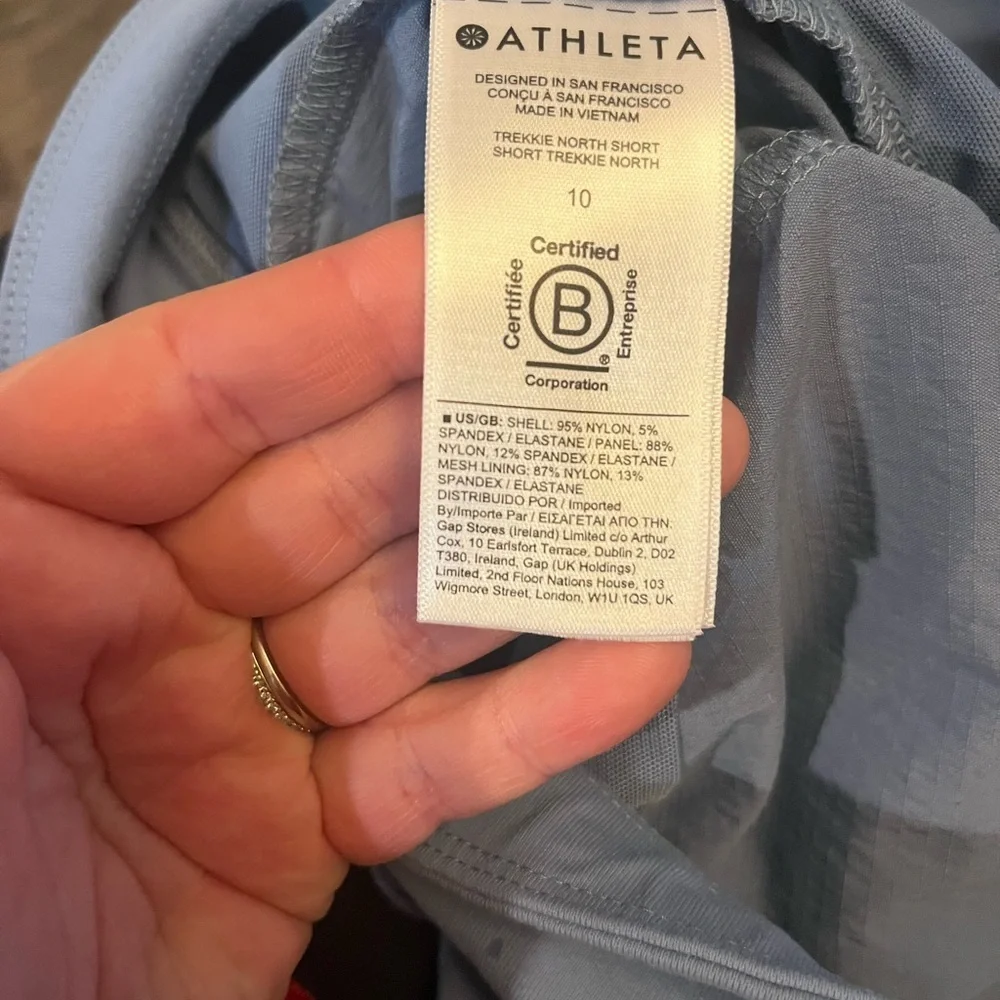 Athleta Women's Trekkie North Mid Rise Lightweight Shorts - Picture 6 of 8